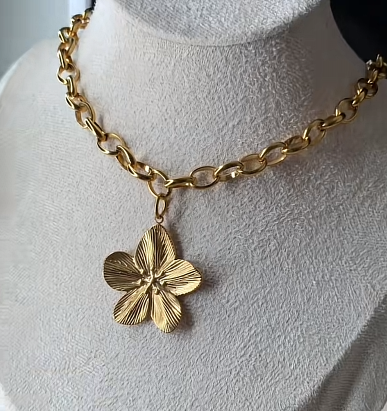 Fleur d'acier