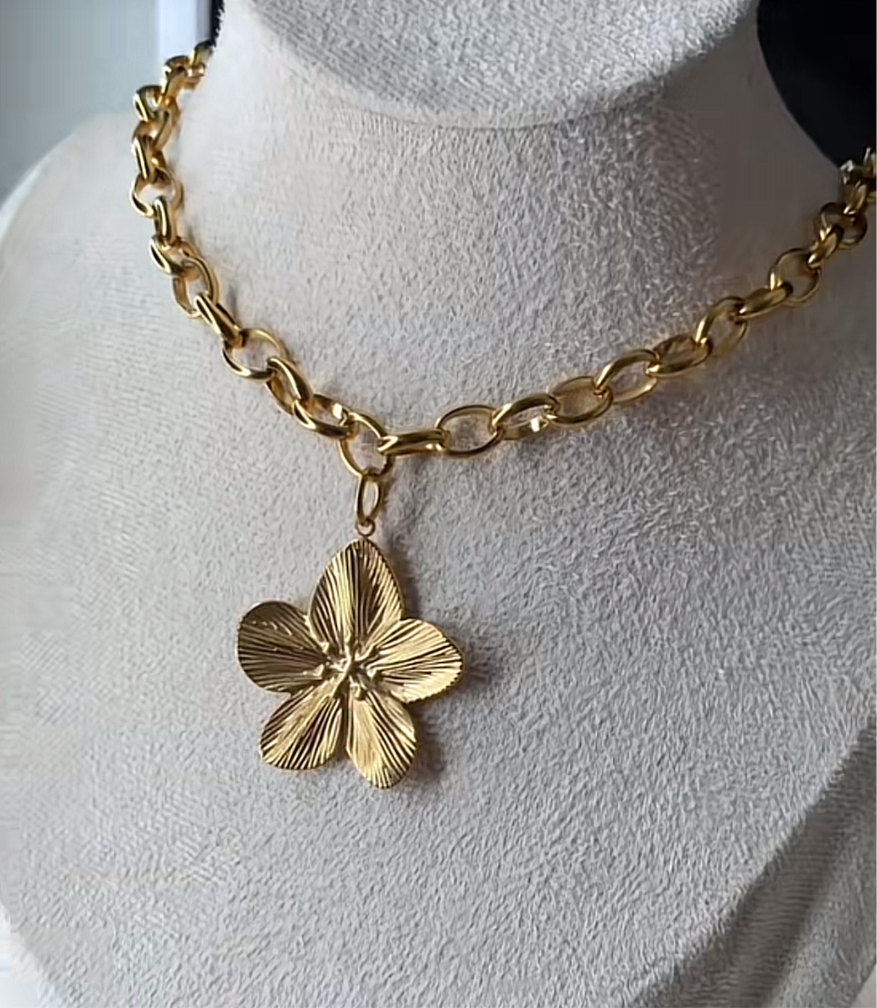 Fleur d'acier