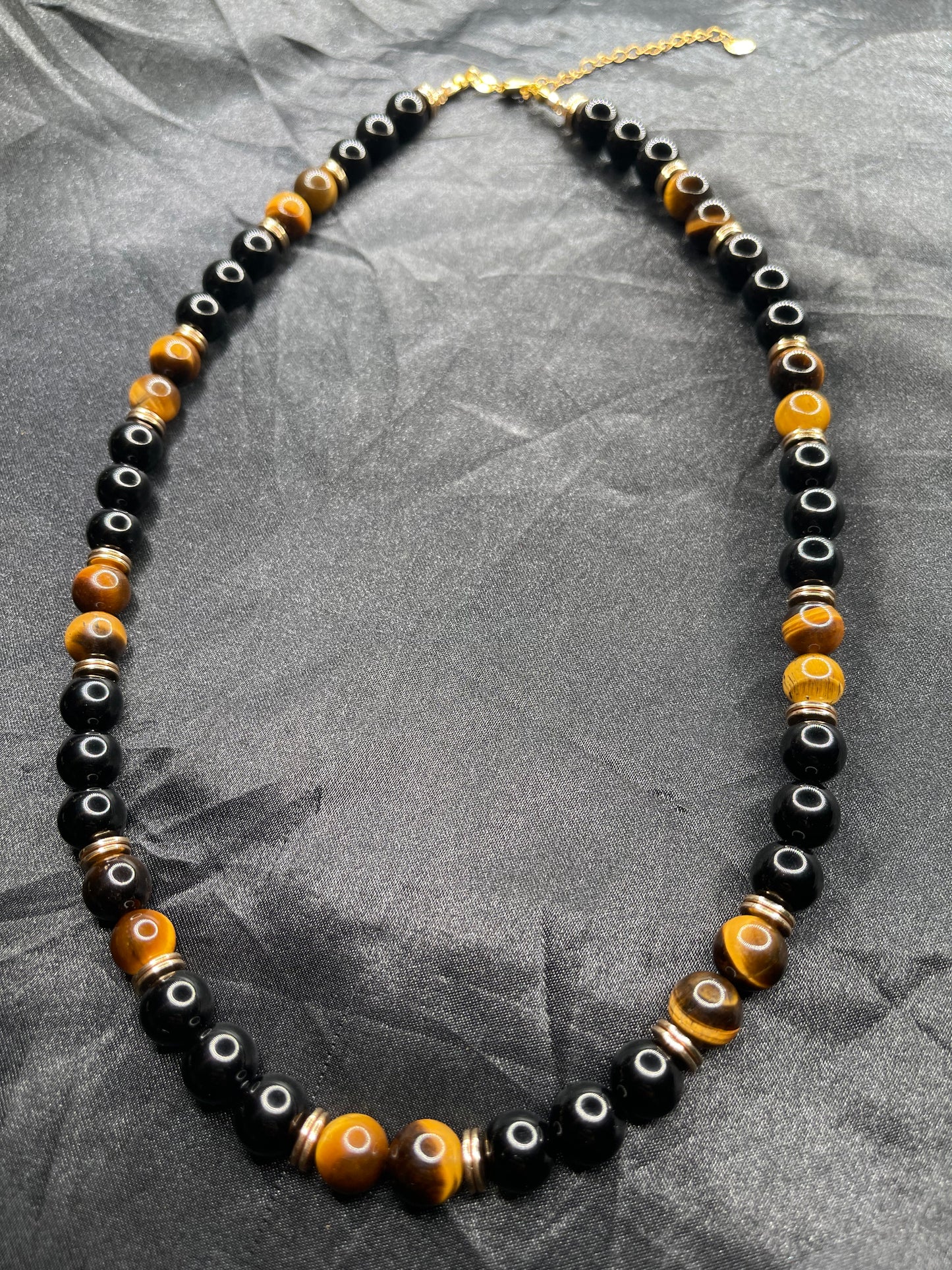 Collier Œil de Tigre & Obsidienne – Protection & Pouvoir personne